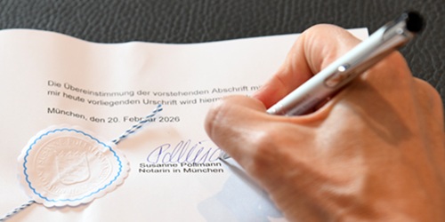 Beglaubigung einer Unterschrift durch einen Notar in München