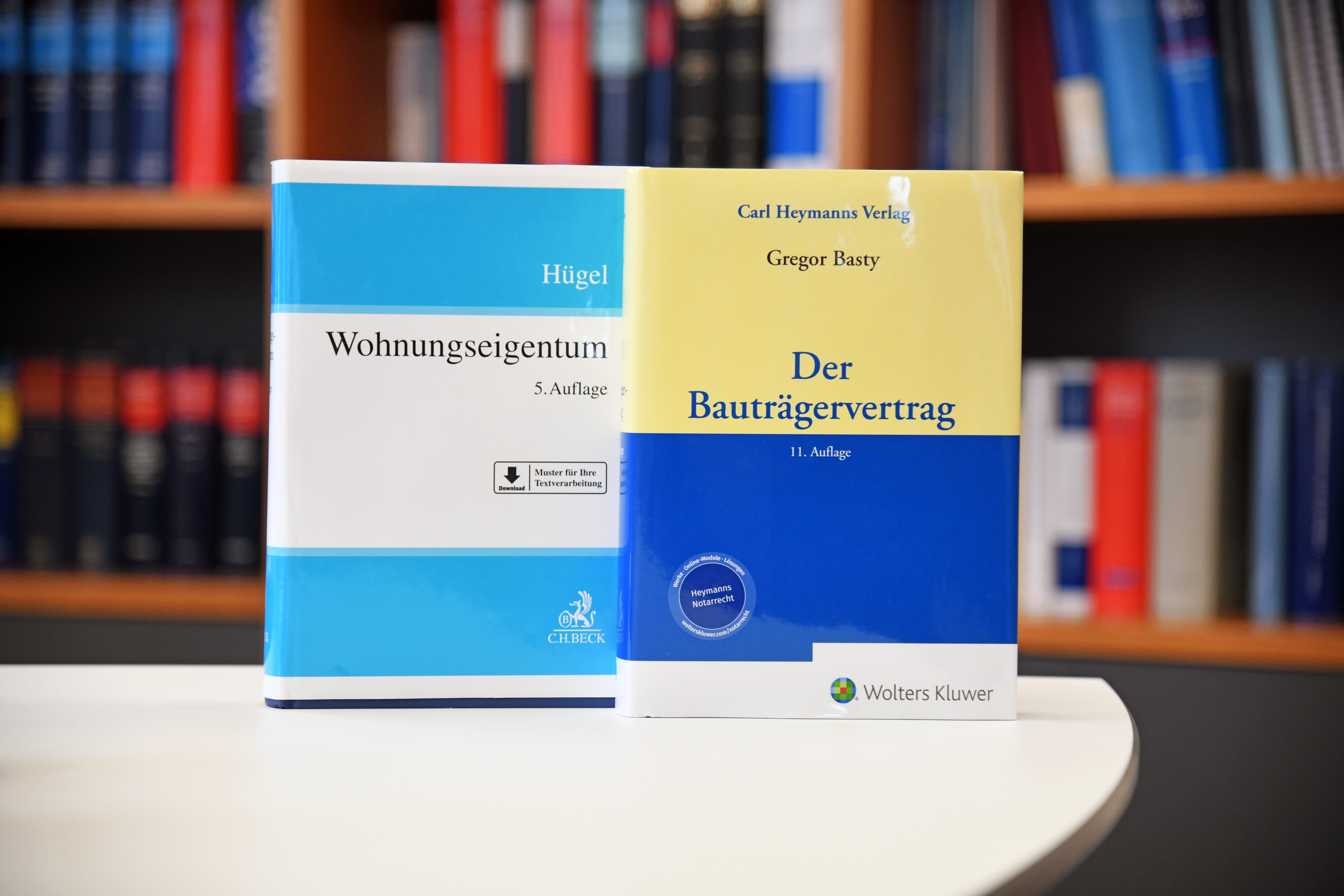 Fachliteratur zum Wohnungseigentum und Bauträgervertrag in der Notarkanzlei Pöllmann
